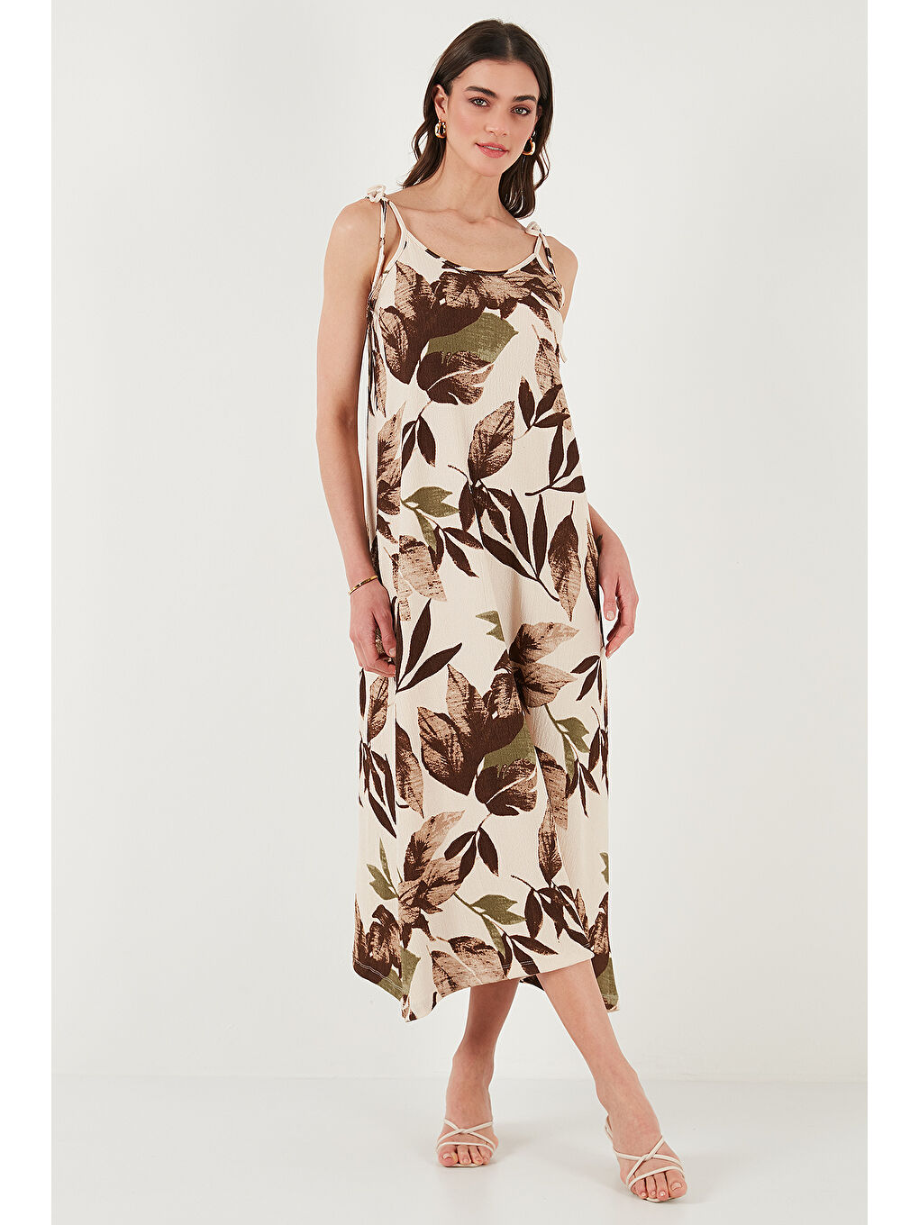 Sarı Desenli Oversize Fit Bağlamalı İp Askılı Yuvarlak Yaka Midi Boy Kadın Elbise 5869022-4