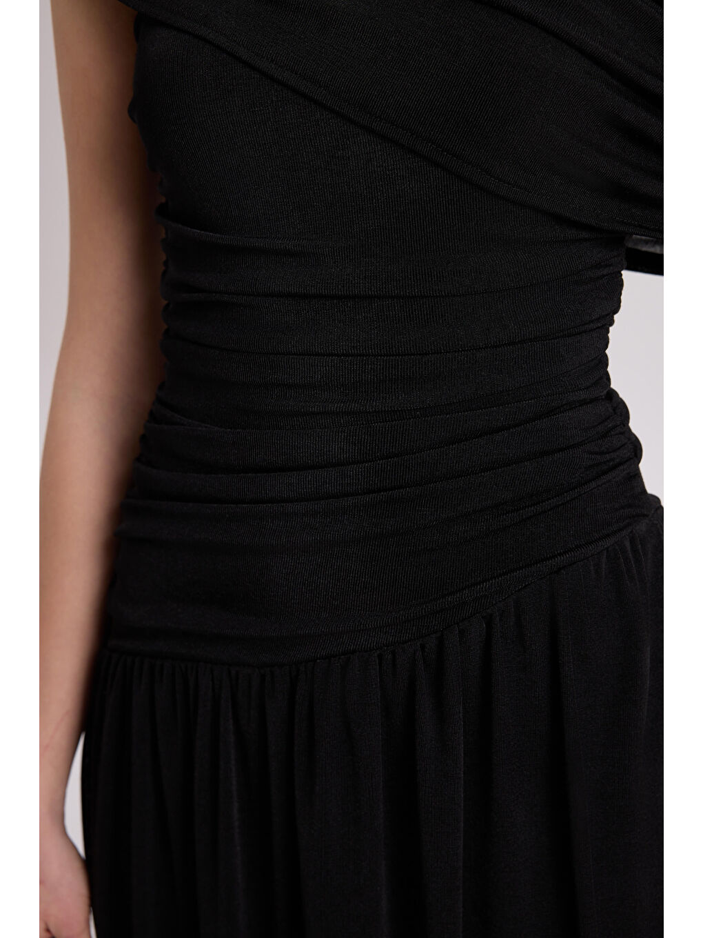 Liraya Asimetrik Siyah Uzun Elbise-7