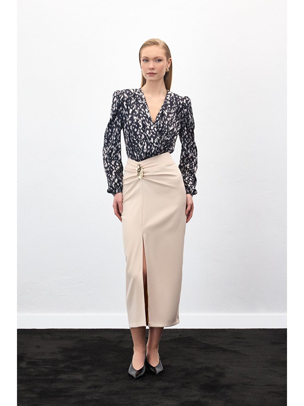 Gold Yan Aksesuarlı Etek - Bej-1