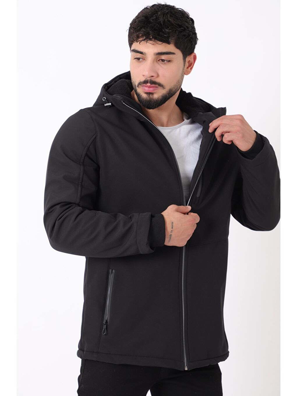 Siyah Uzay Kapüşonlu İçi Kürklü Softshell Kışlık Mont PLDP 3010_50454-2