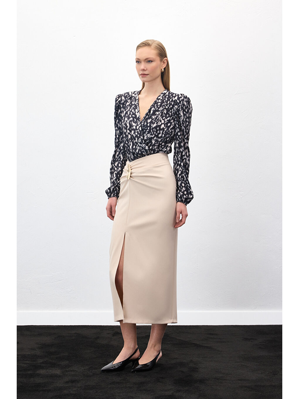 Gold Yan Aksesuarlı Etek - Bej-2