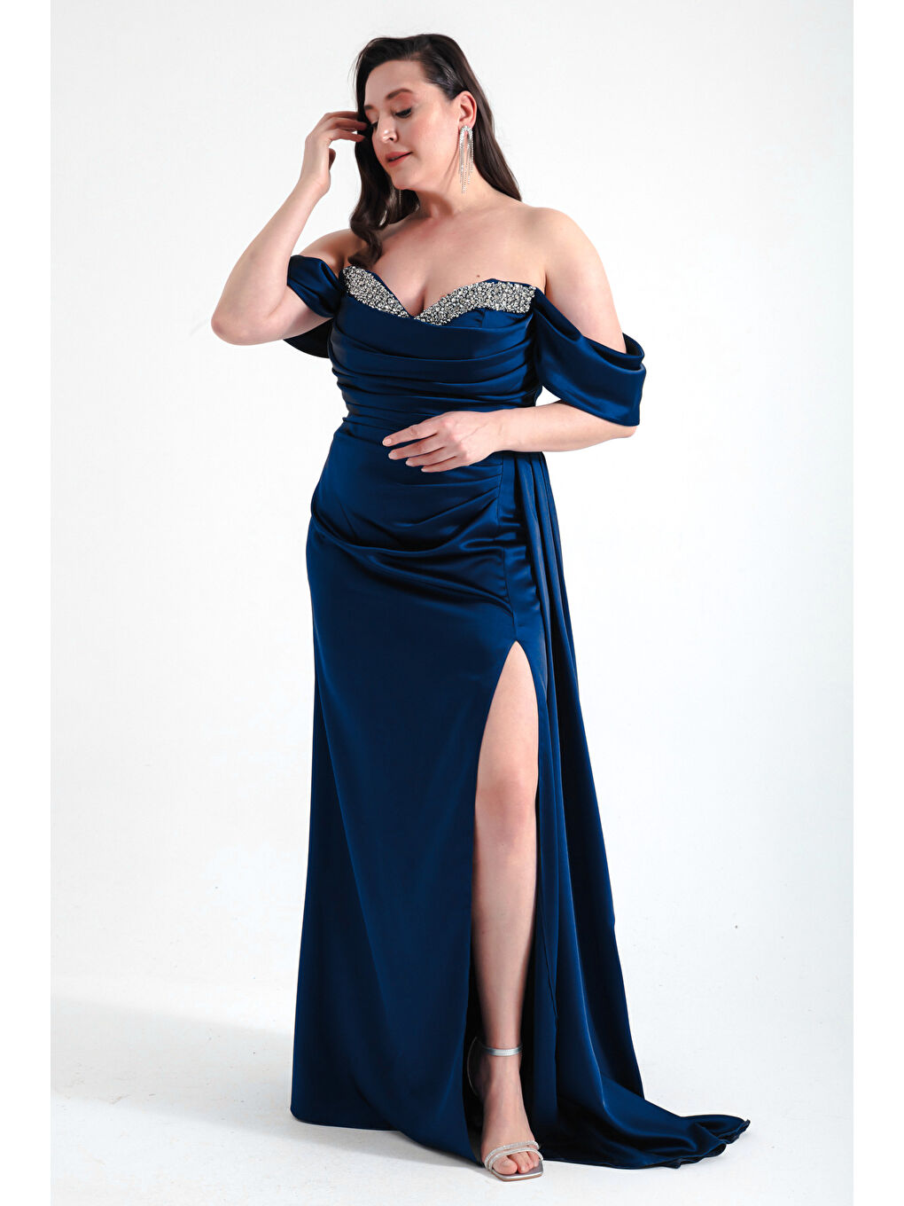 Kadın Lacivert Kayık Yaka Yırtmaçlı Uzun Büyük Beden Saten Abiye Elbise