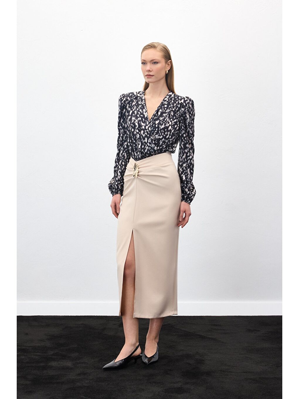 Gold Yan Aksesuarlı Etek - Bej-3