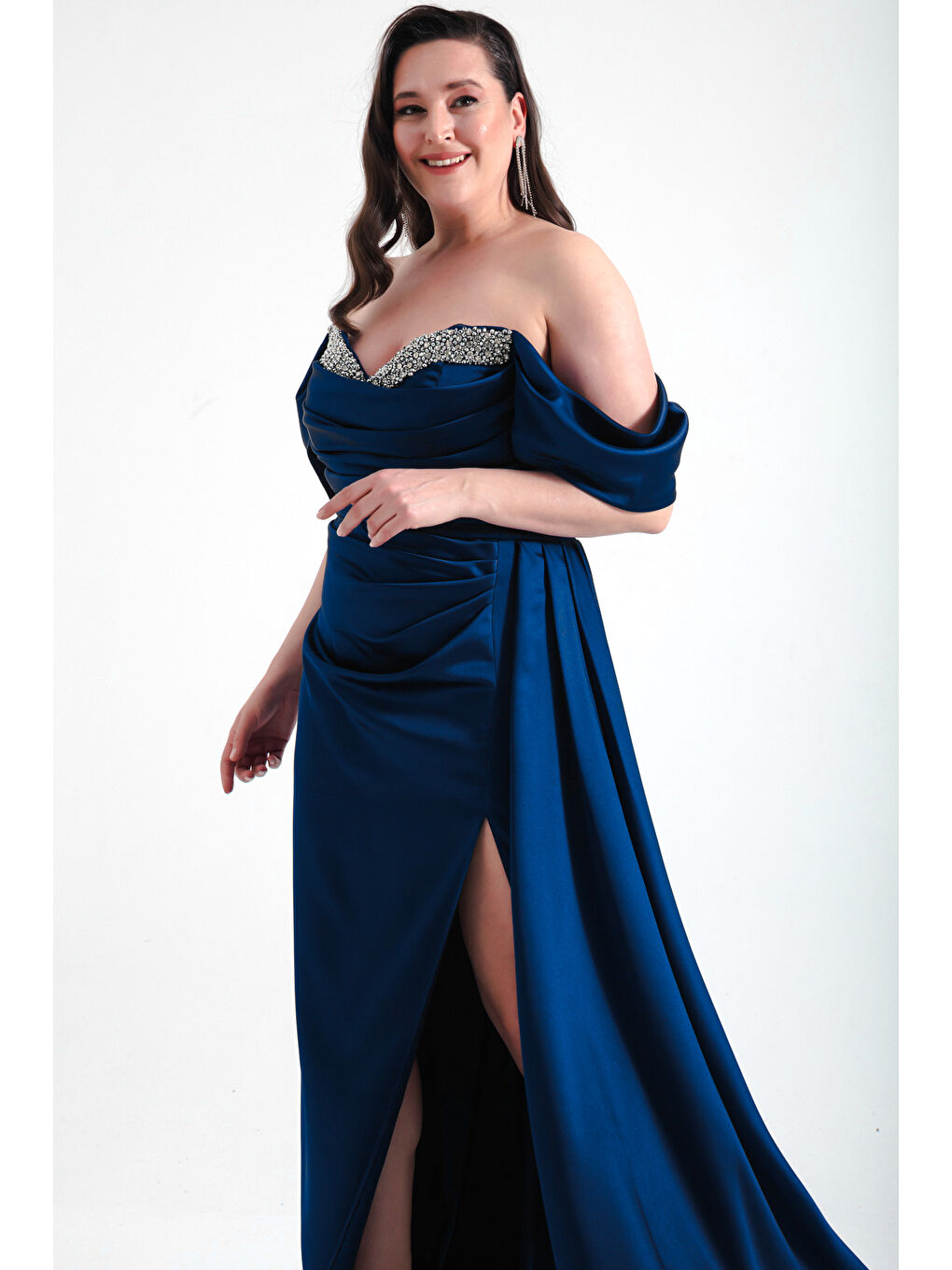 Kadın Lacivert Kayık Yaka Yırtmaçlı Uzun Büyük Beden Saten Abiye Elbise-1