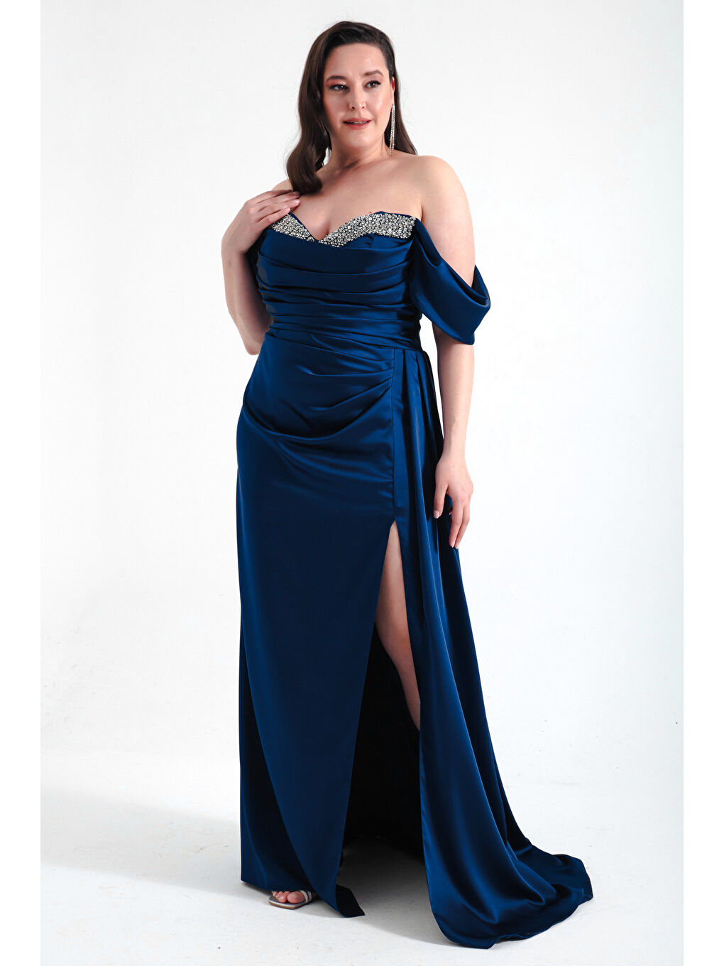 Kadın Lacivert Kayık Yaka Yırtmaçlı Uzun Büyük Beden Saten Abiye Elbise-2