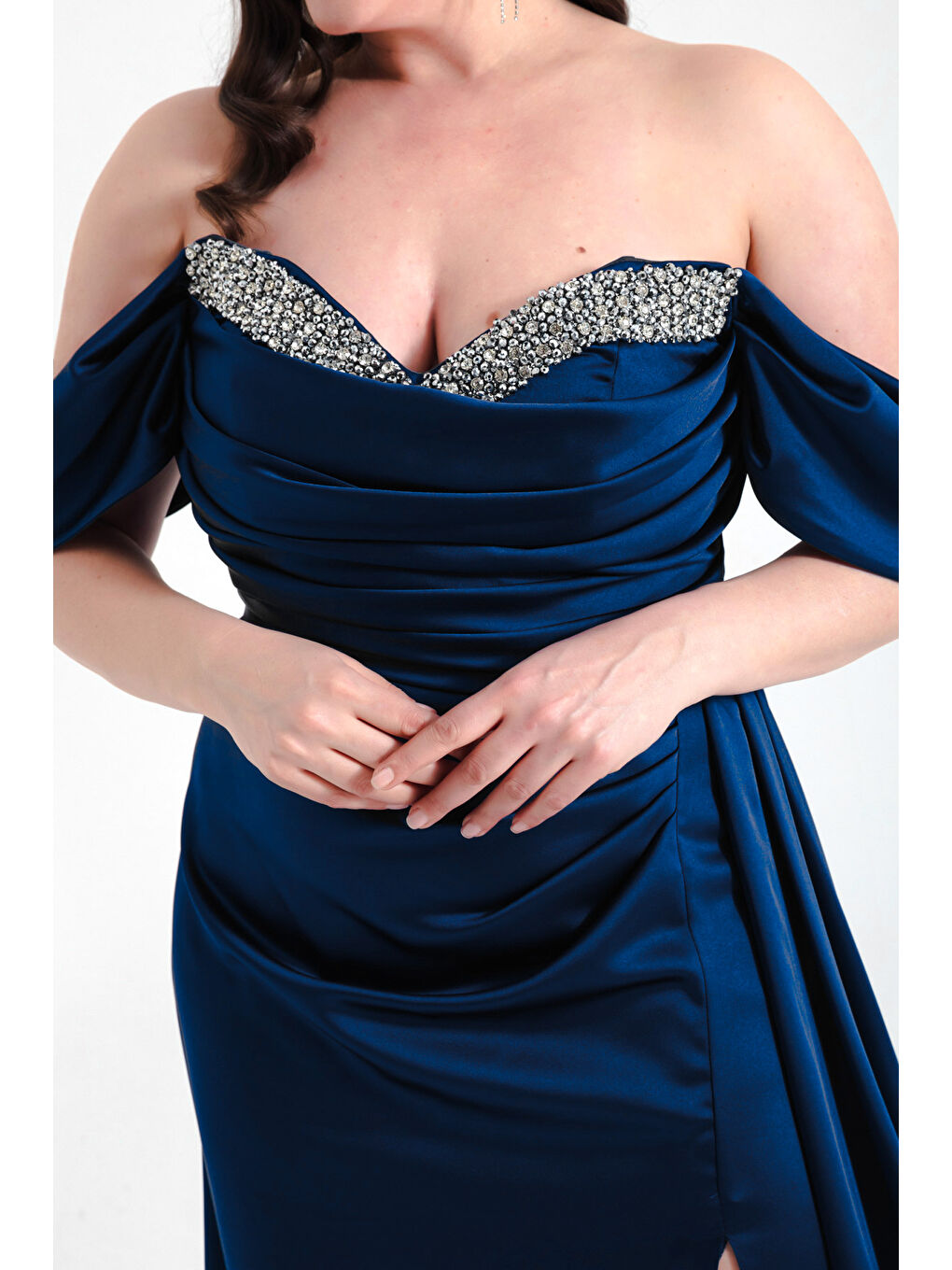 Kadın Lacivert Kayık Yaka Yırtmaçlı Uzun Büyük Beden Saten Abiye Elbise-3