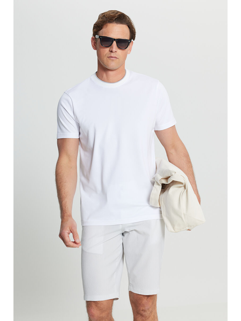 Erkek Beyaz Pamuklu Slim Fit Dar Kesim Bisiklet Yaka Tişört