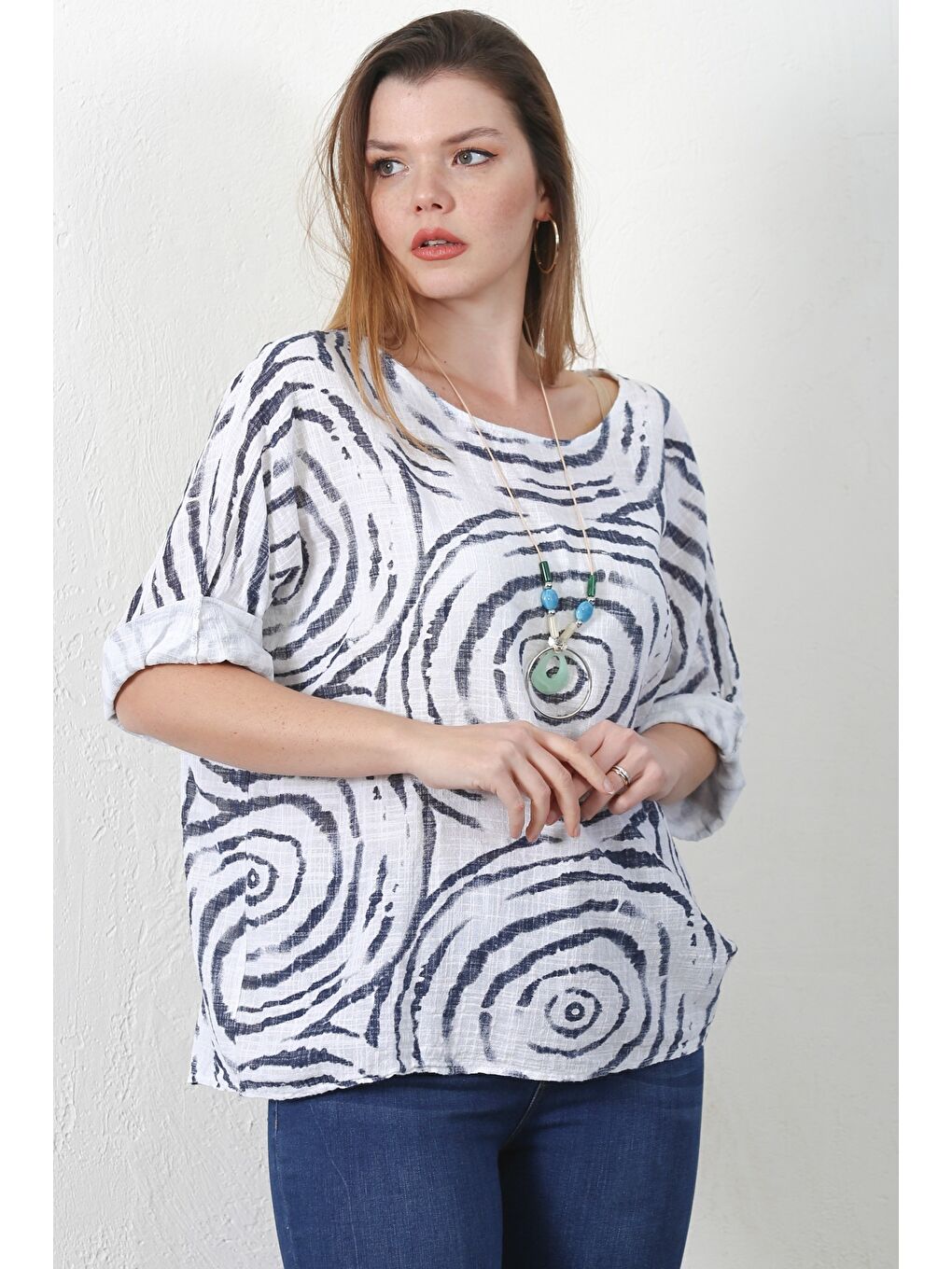 İtalyan Beyaz-Mavi Havuz Yaka Yarasa Kol Desenli Casual Keten Karışımlı Oversize Dokuma Bluz-2