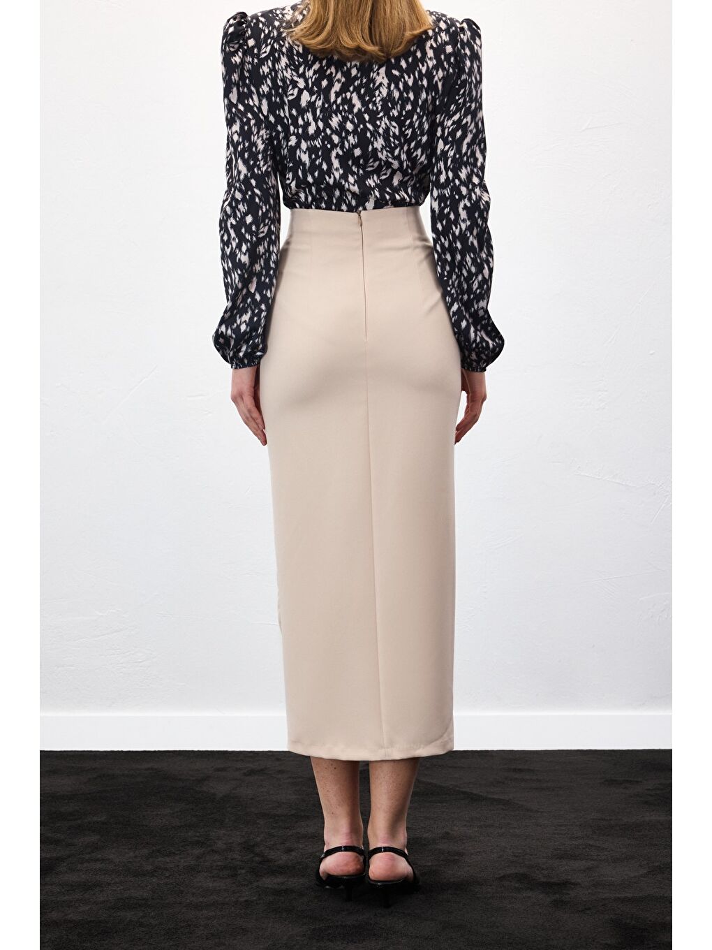 Gold Yan Aksesuarlı Etek - Bej-6