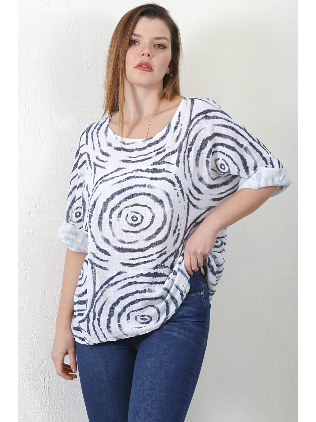 İtalyan Beyaz-Mavi Havuz Yaka Yarasa Kol Desenli Casual Keten Karışımlı Oversize Dokuma Bluz-3