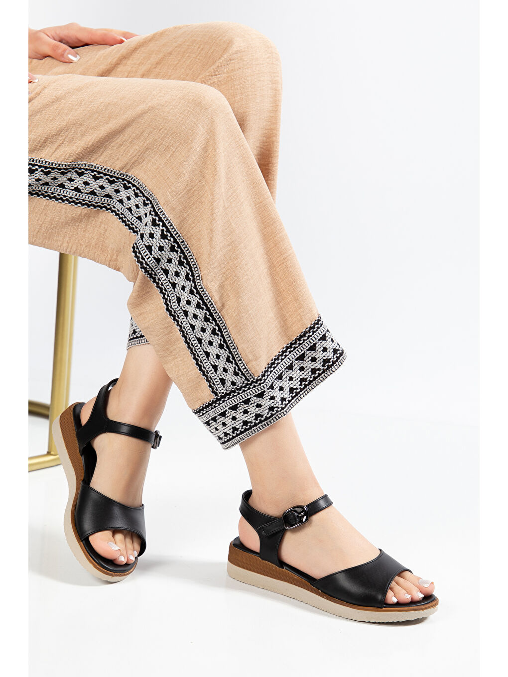 Siyah D0765 Günlük Ortopedik Tek Bantlı Kadın Sandalet-2