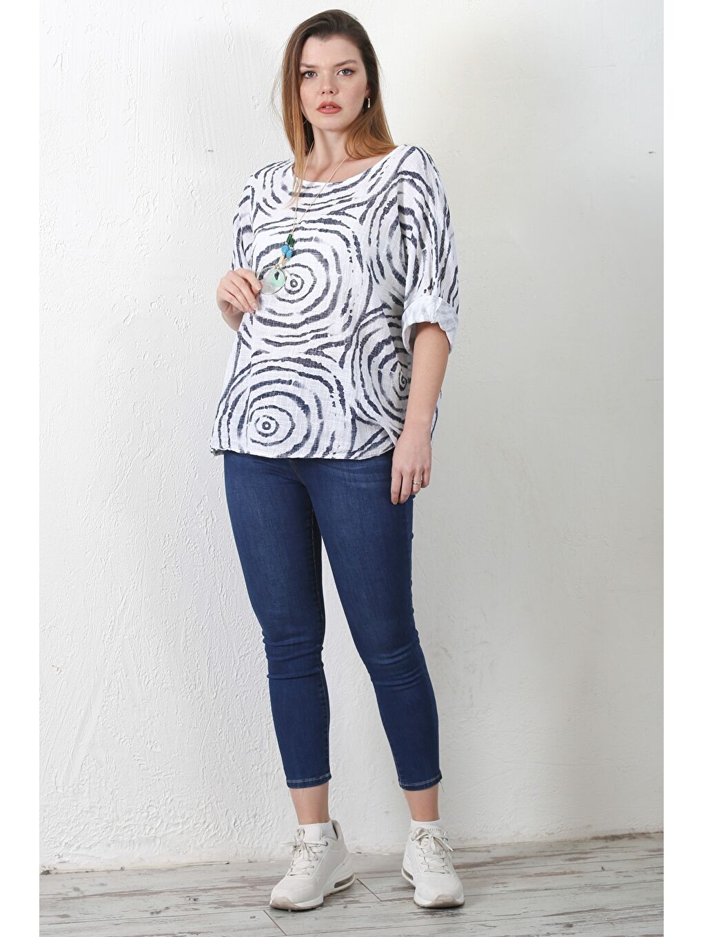 İtalyan Beyaz-Mavi Havuz Yaka Yarasa Kol Desenli Casual Keten Karışımlı Oversize Dokuma Bluz-5