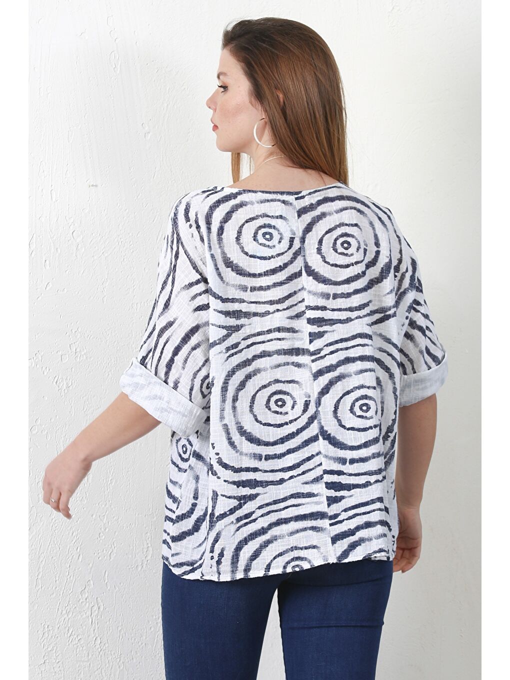 İtalyan Beyaz-Mavi Havuz Yaka Yarasa Kol Desenli Casual Keten Karışımlı Oversize Dokuma Bluz-6