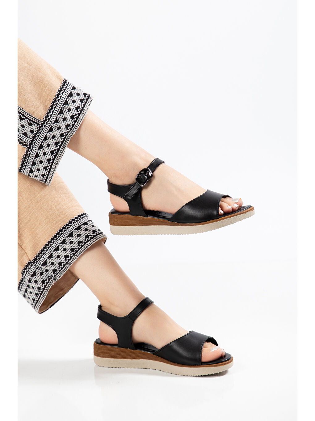 Siyah D0765 Günlük Ortopedik Tek Bantlı Kadın Sandalet-3