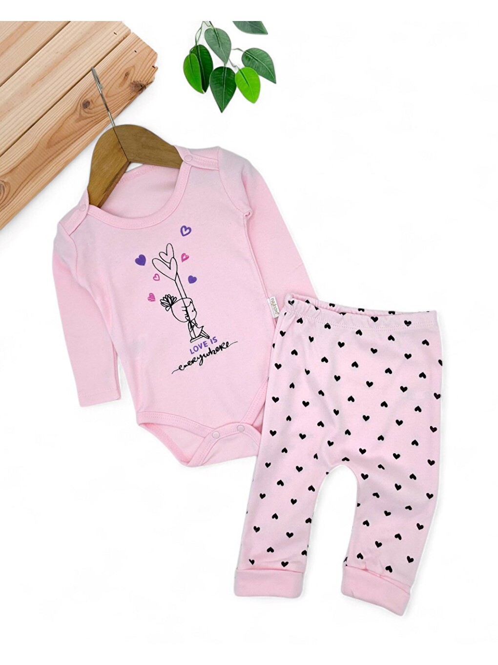 Pembe Kız Bebek Yeni Doğan Kalp Desenli Çıtçıtlı Badi Ve Altlı Natural Pamuk Bebek Takımı 0-9 Ay
