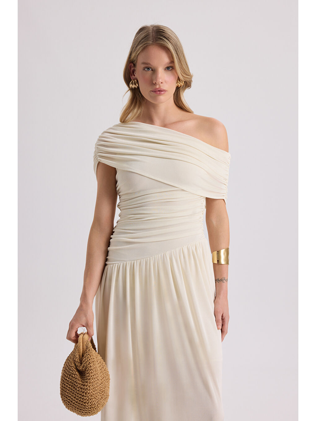 Liraya Asimetrik Ekru Uzun Elbise