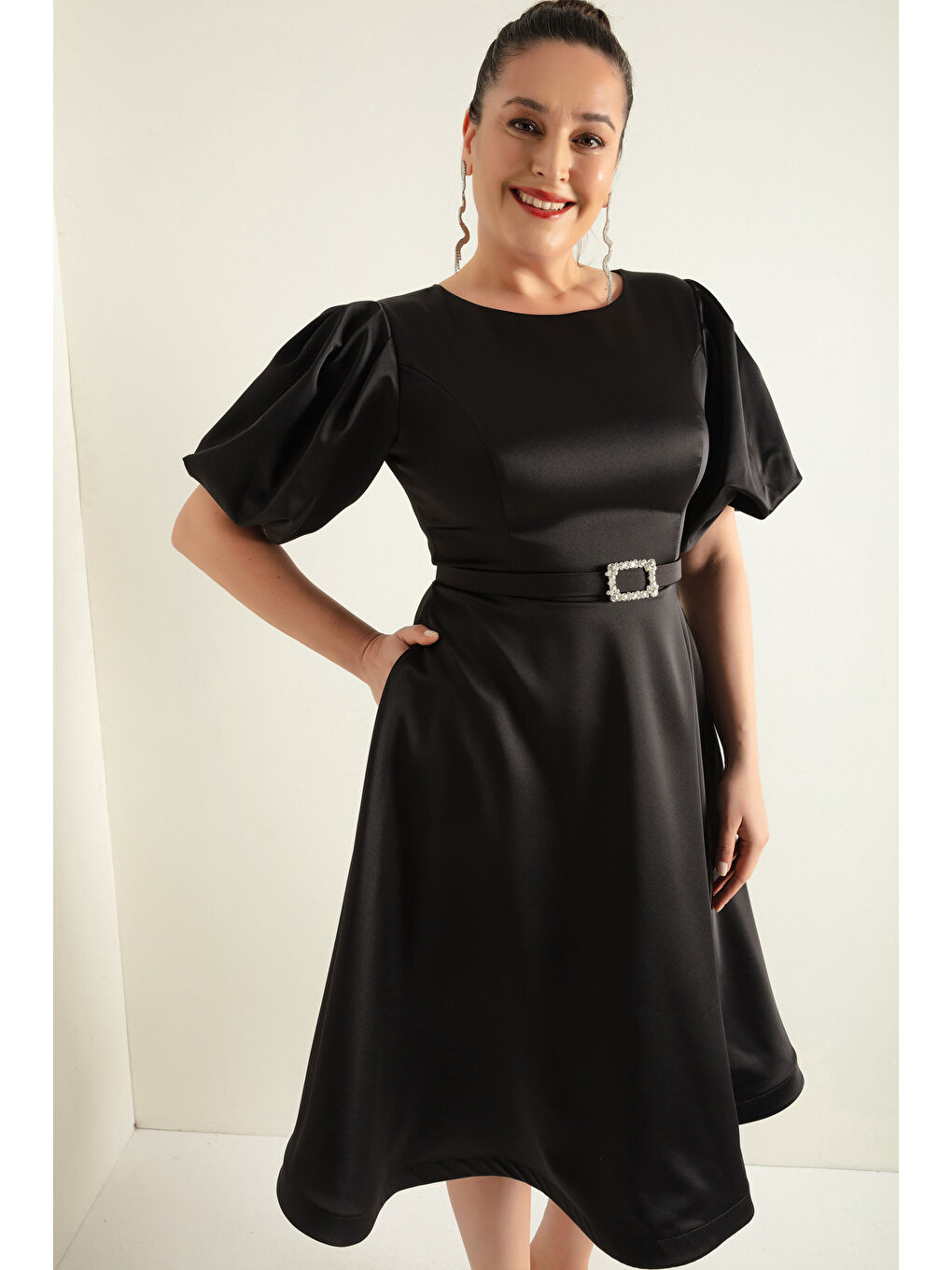 Kadın Siyah Balon Kollu Taşlı Kemerli Büyük Beden Saten Abiye Elbise-2