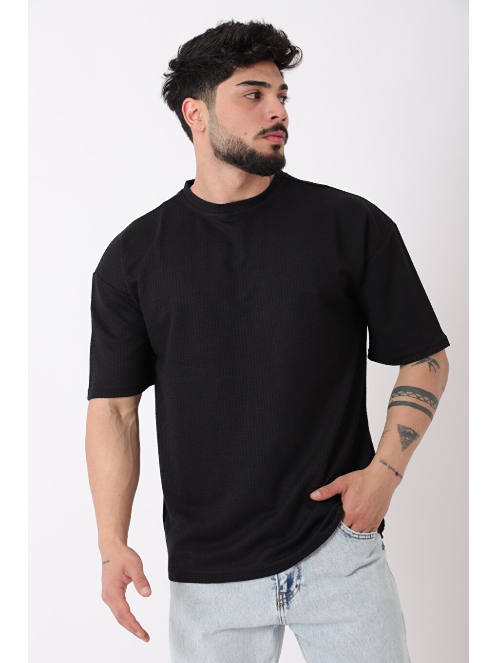 Siyah Petekli Model Bisiklet Yaka Oversize Tişört STU-2468_30462-1