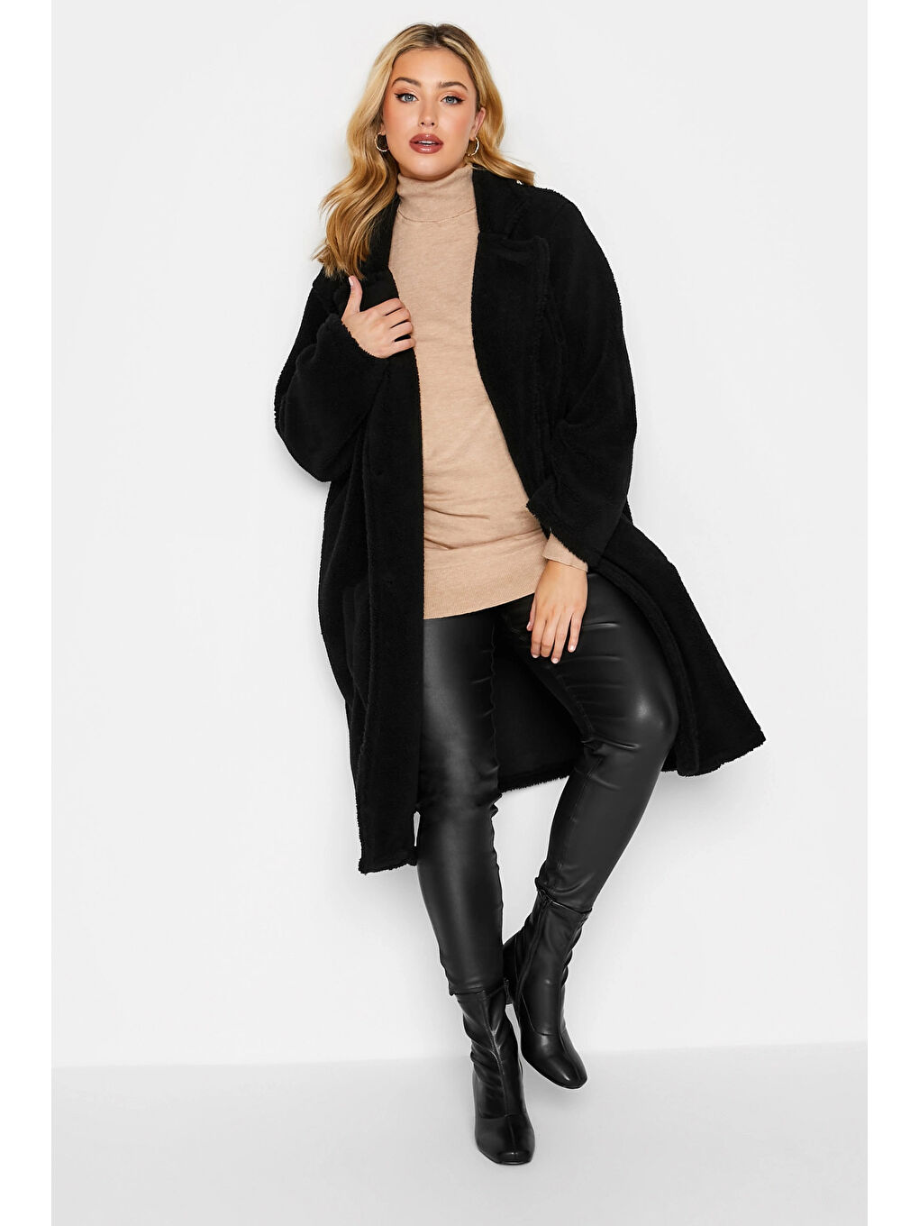 Siyah Büyük Beden Uzun Kollu Düğmeli Cepli Suni Kürk Kaban 301262-1