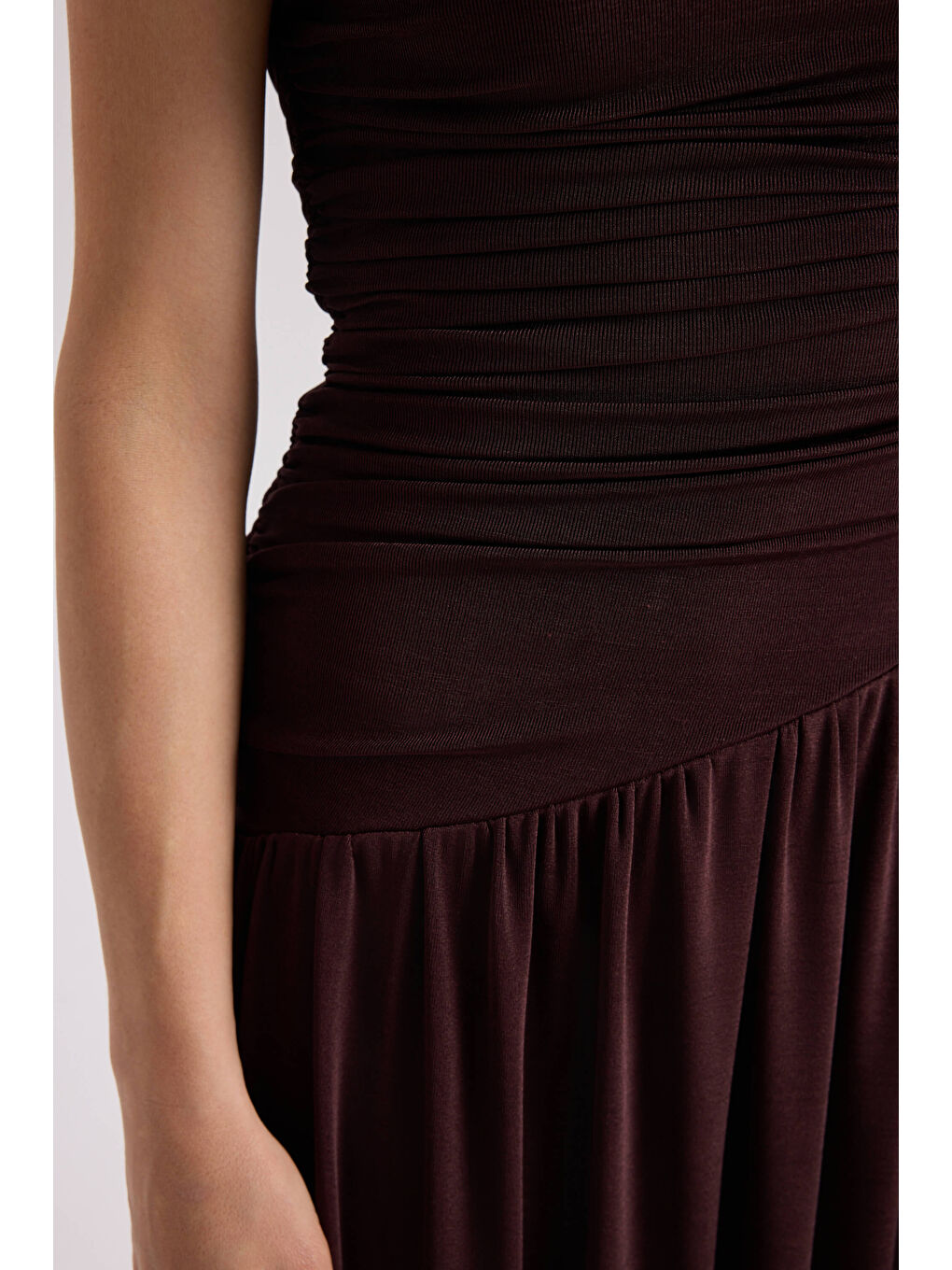 Kahverengi Liraya Asimetrik Kahve Uzun Elbise-7