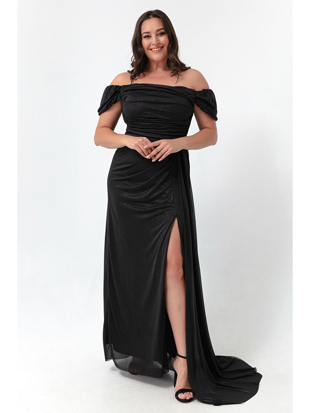 Kadın Siyah Kayık Yaka Drapeli Yırtmaçlı Uzun Simli Abiye Elbise-1