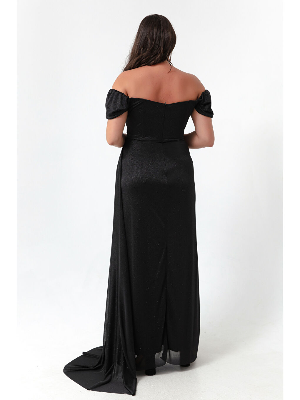 Kadın Siyah Kayık Yaka Drapeli Yırtmaçlı Uzun Simli Abiye Elbise-4