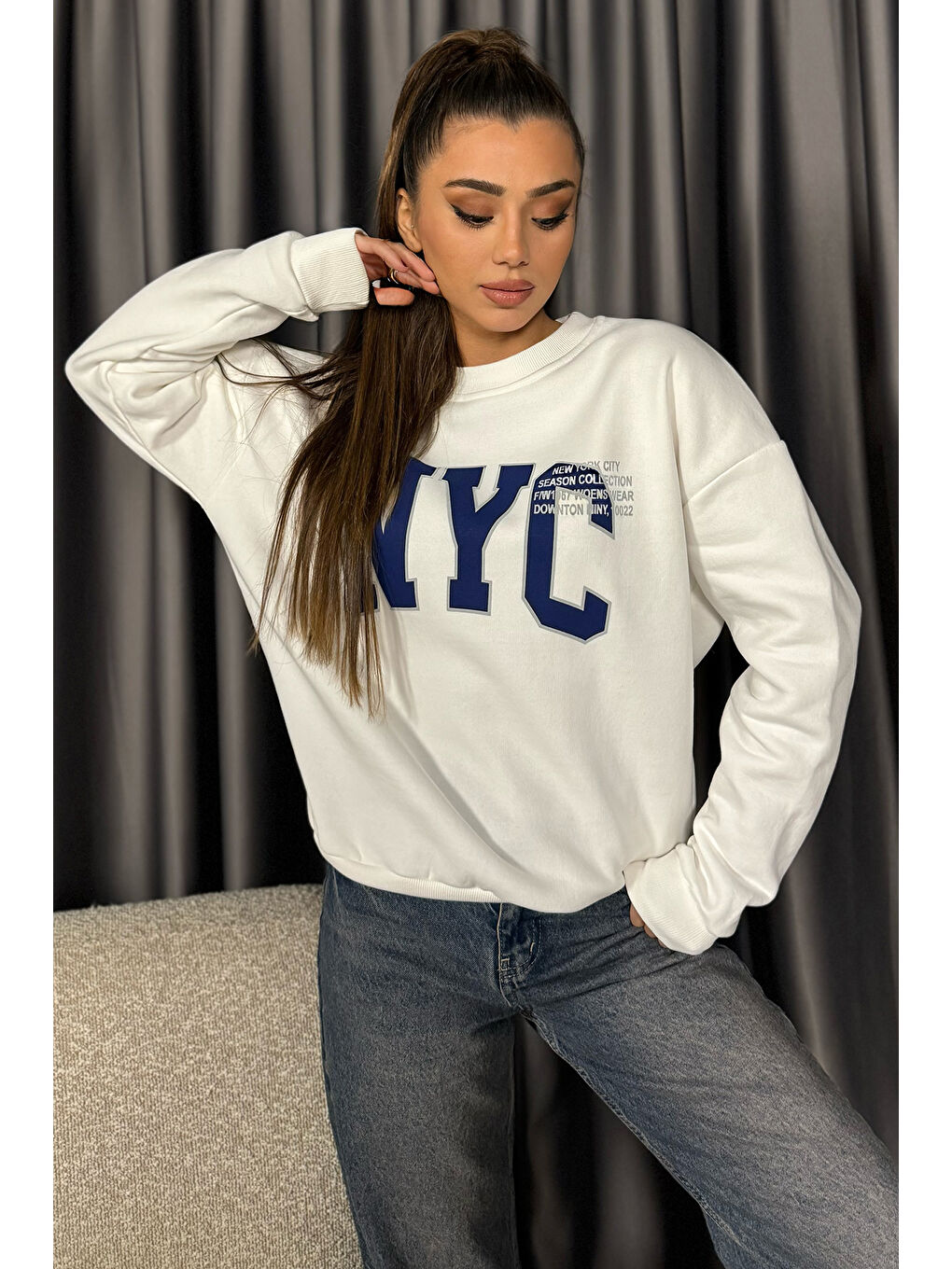 Beyaz Bisiklet Yaka Üç İplik Şardonlu Kadın Sweatshirt-1