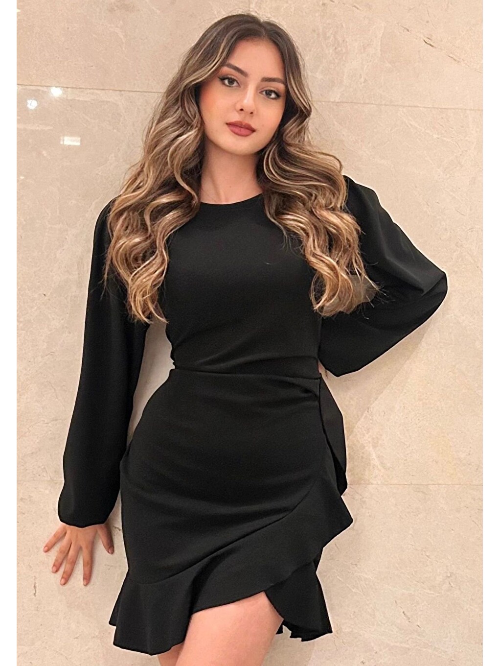 Siyah Kadın Uzun Kollu Bisiklet Yaka Önden Volanlı Ithal Krep Elbise