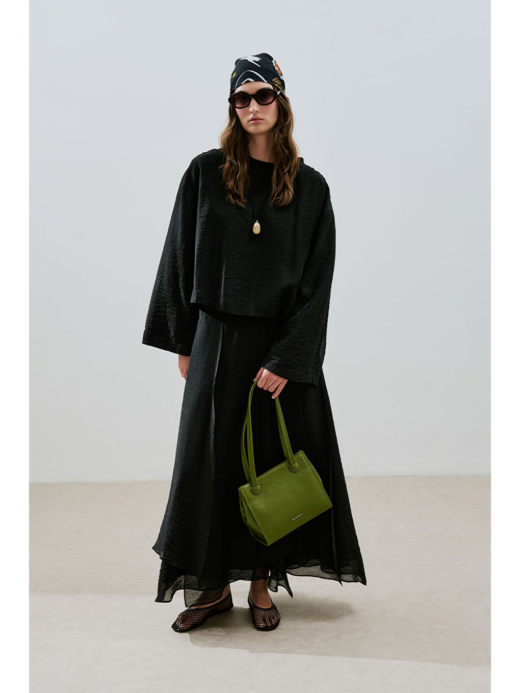 Geniş Kol Dökümlü Bluz Siyah-1