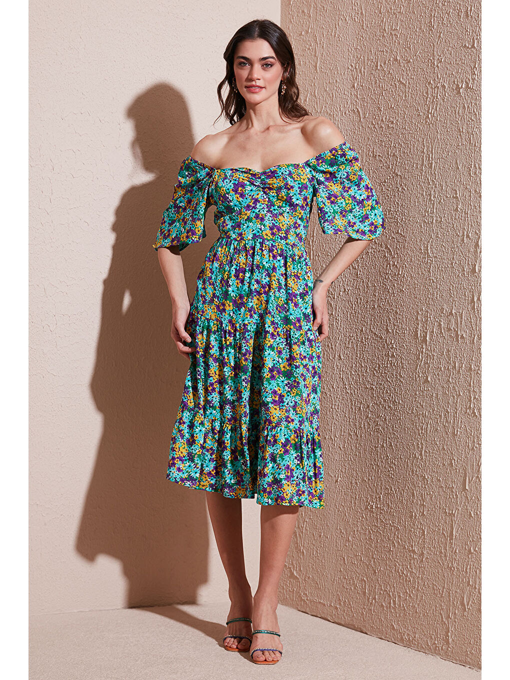 Yeşil Desenli Oversize Fit Carmen Yaka Büzgü Detaylı Midi Boy Kadın Elbise 67810557