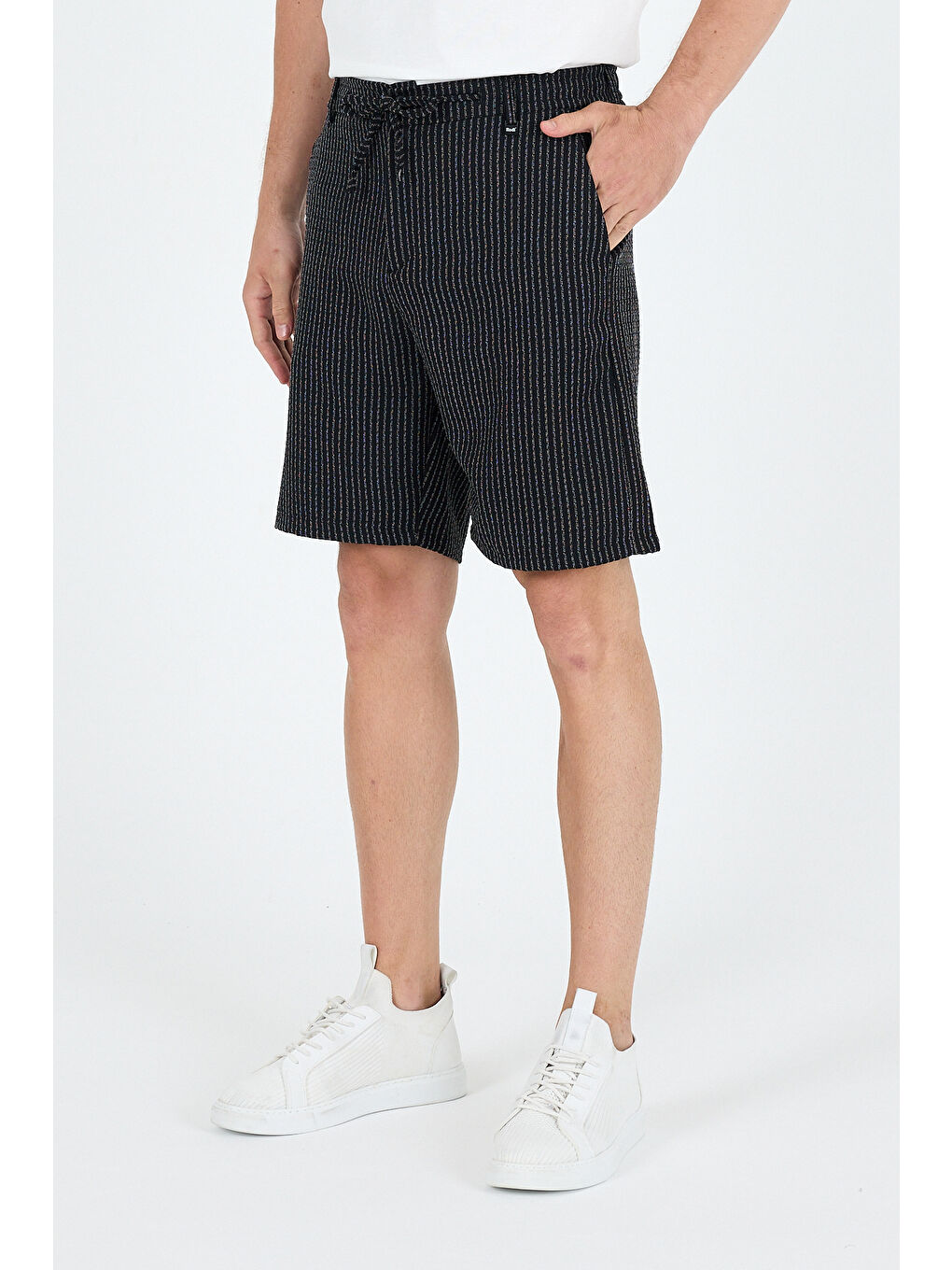 Siyah Erkek Çizgili Cepli Yazlık Şort - Rahat Kalıp Spor ve Günlük Kullanıma Uygun Şort 2314-1
