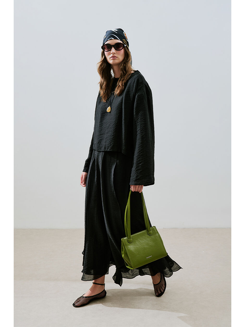 Geniş Kol Dökümlü Bluz Siyah-2