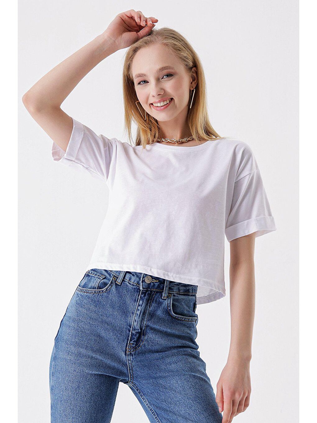 Beyaz Penye Kol Katlamalı Kısa T-SHİRT-1