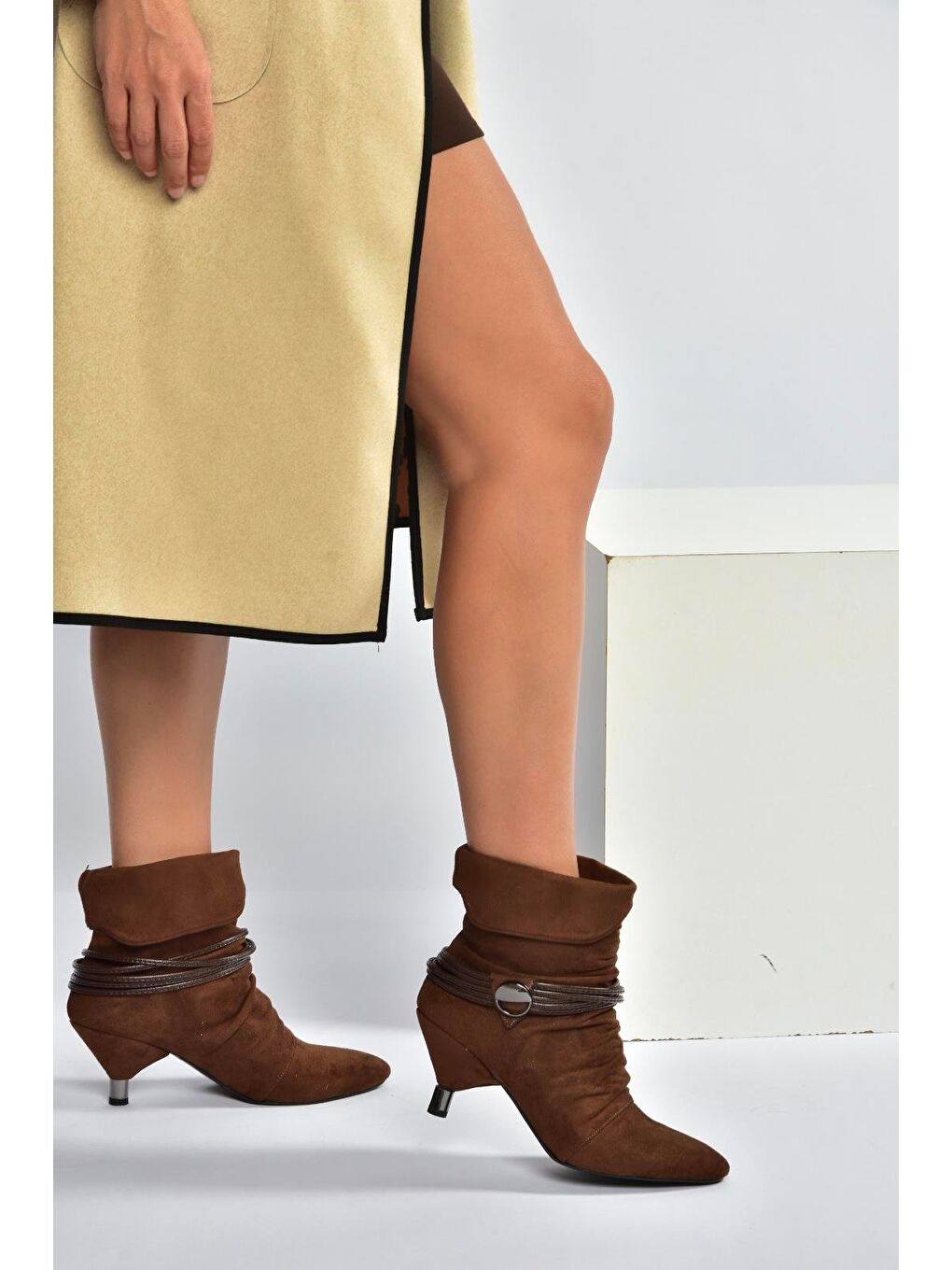 Kahverengi Kadın Bot V404022302-3