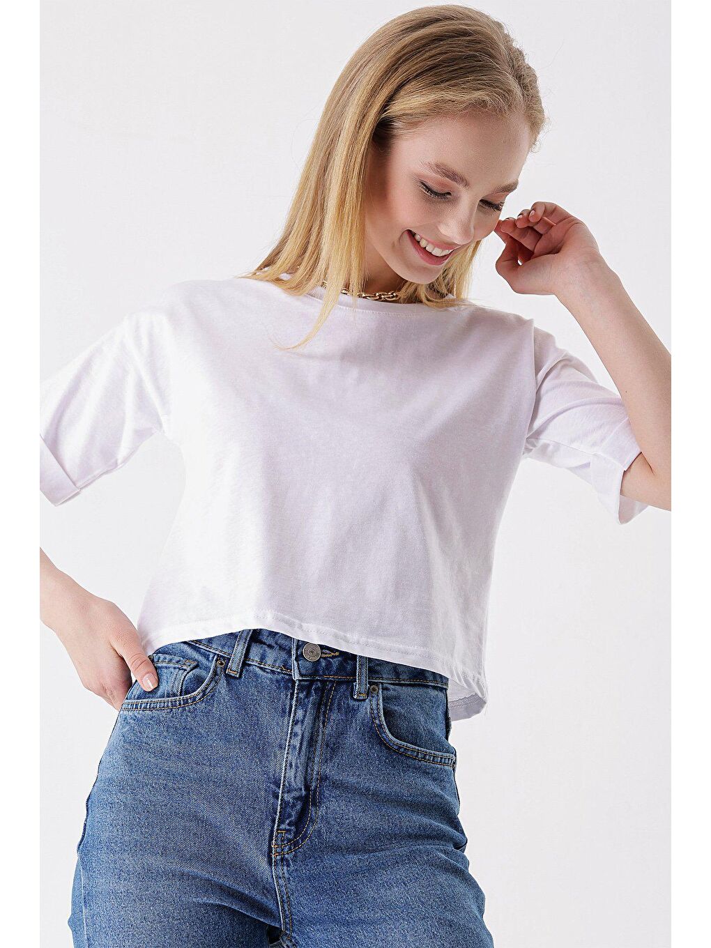 Beyaz Penye Kol Katlamalı Kısa T-SHİRT-2