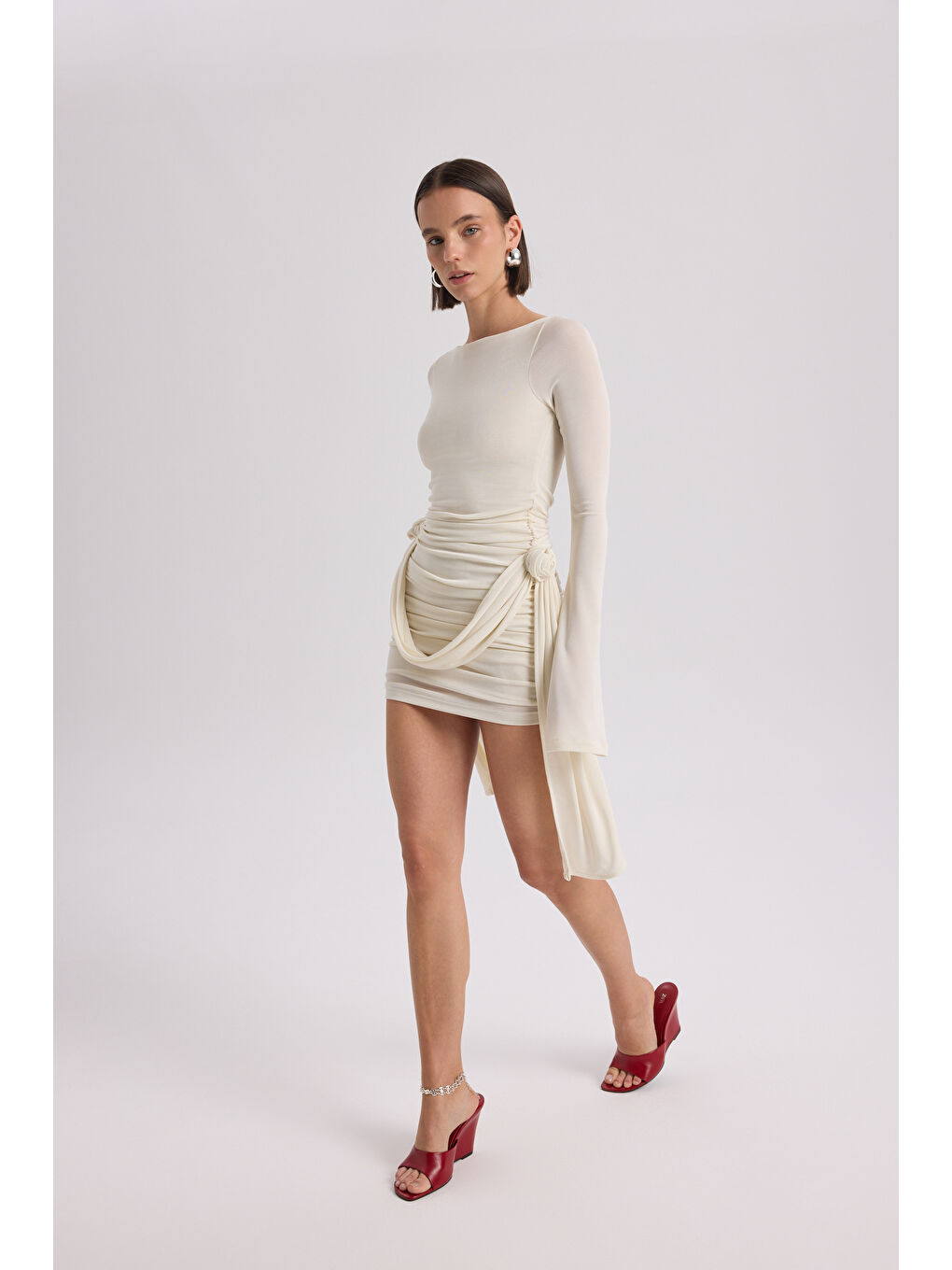 Avenya Gül Detay Ekru Mini Elbise-1