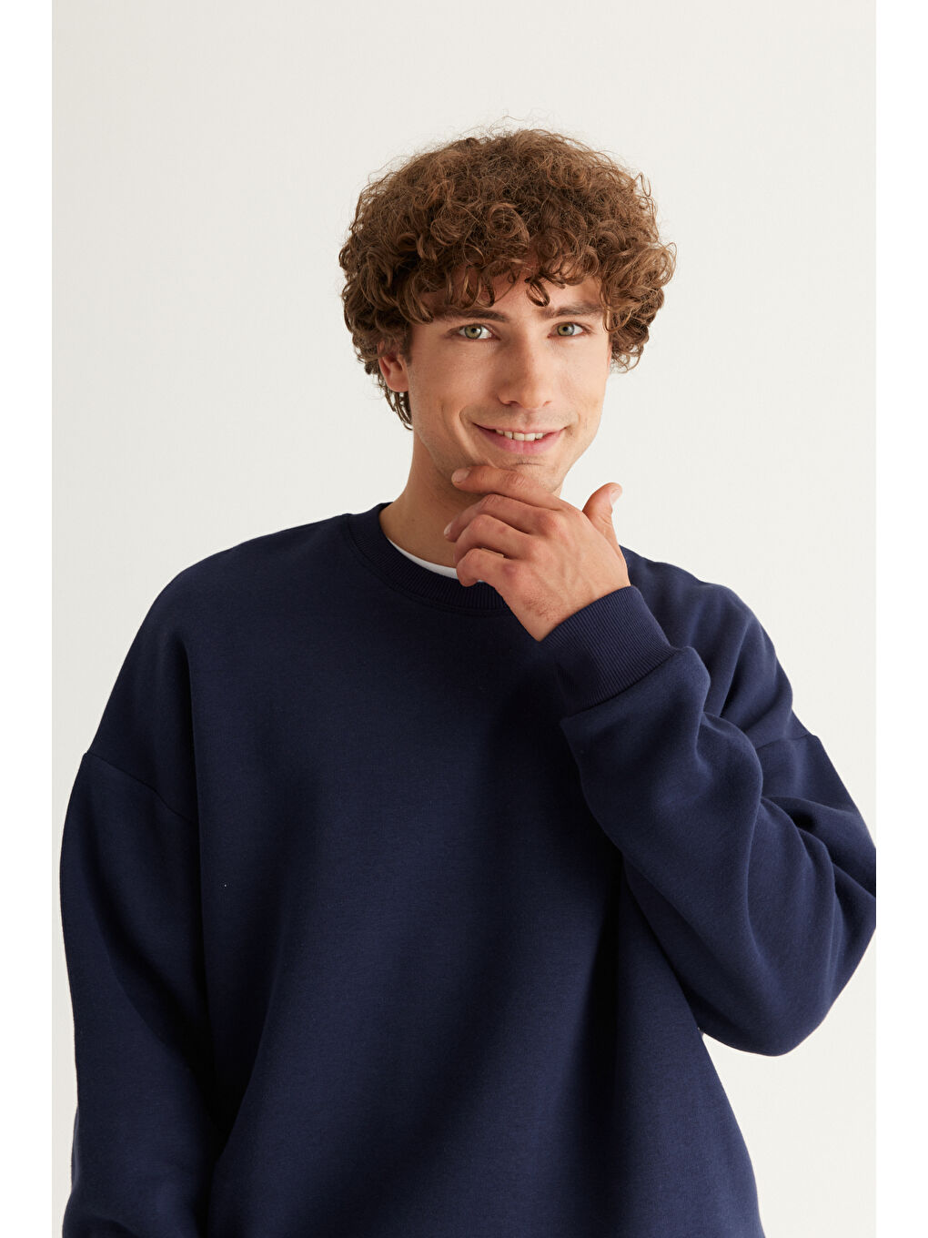 Erkek Lacivert Oversize Fit Bol Kesim Pamuklu İçi Polarlı Bisiklet Yaka Sweatshirt-4