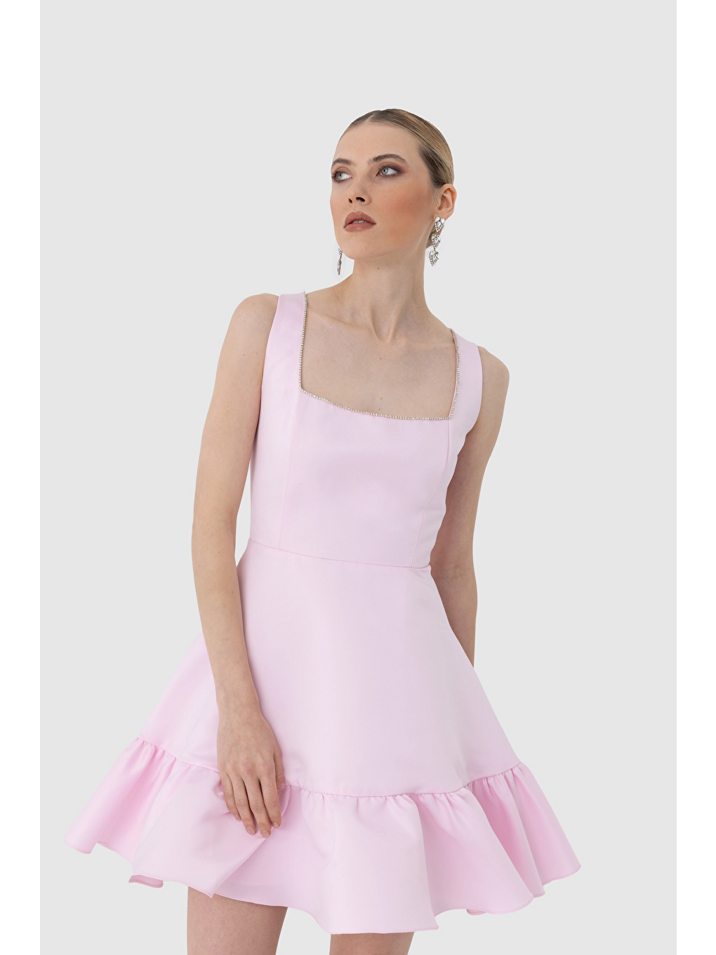 Pembe Kare Yaka Kolsuz DizÜstü Etek Fırfırlı Mat Saten Kadın Elbise