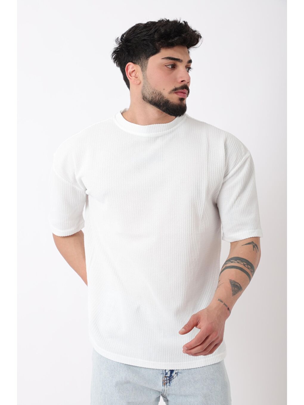 Beyaz Petekli Model Bisiklet Yaka Oversize Tişört STU-2468_30462