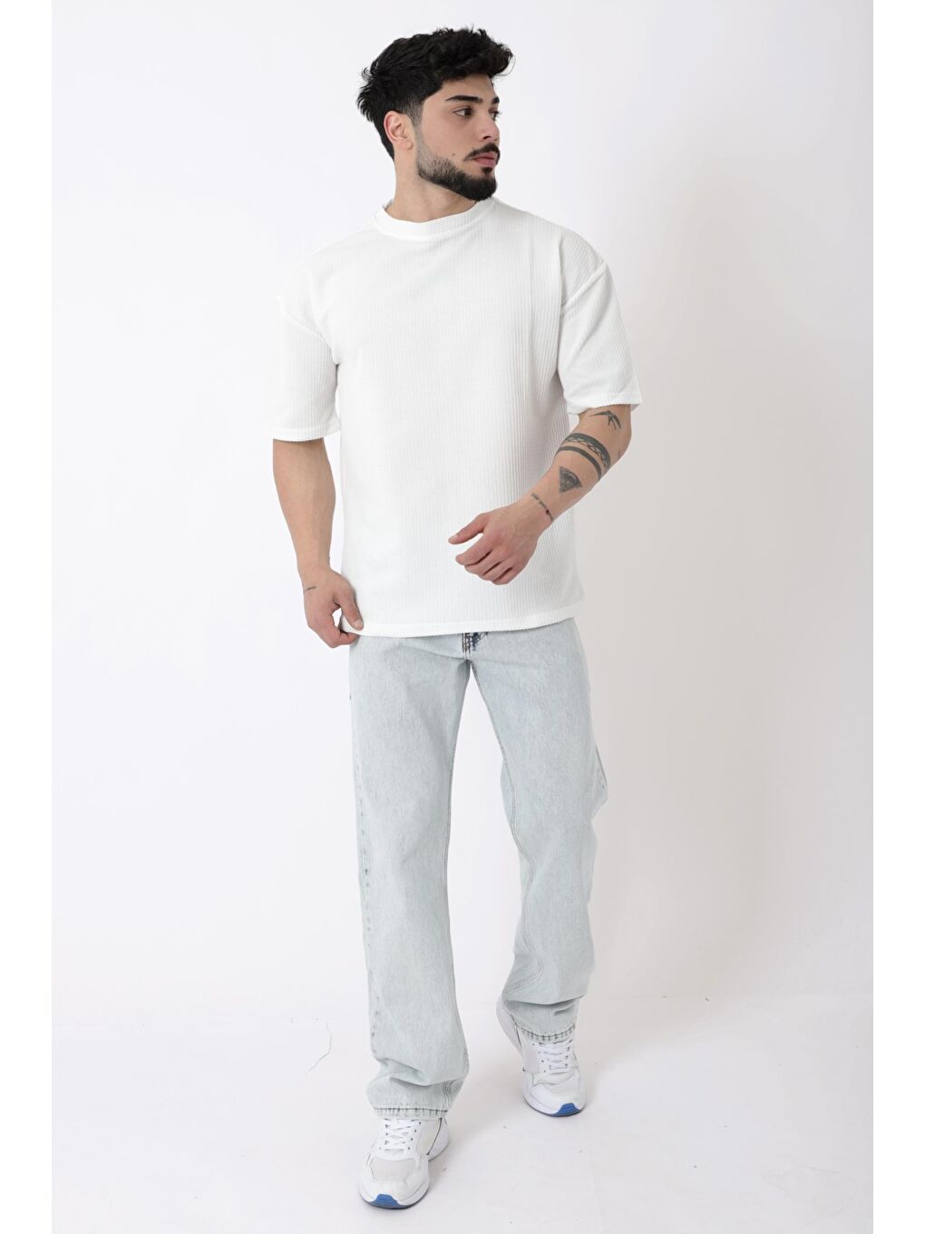 Beyaz Petekli Model Bisiklet Yaka Oversize Tişört STU-2468_30462-1