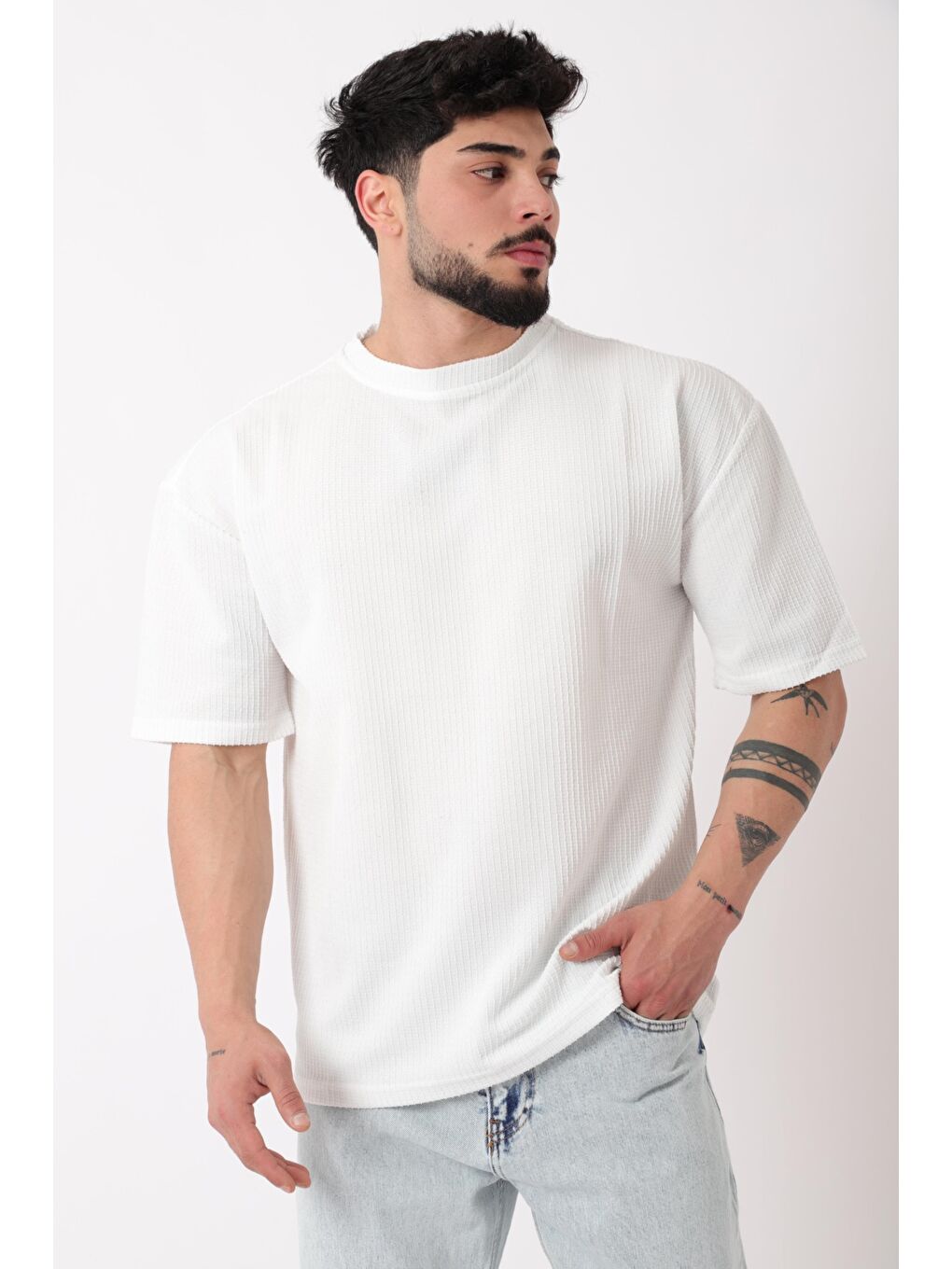 Beyaz Petekli Model Bisiklet Yaka Oversize Tişört STU-2468_30462-2