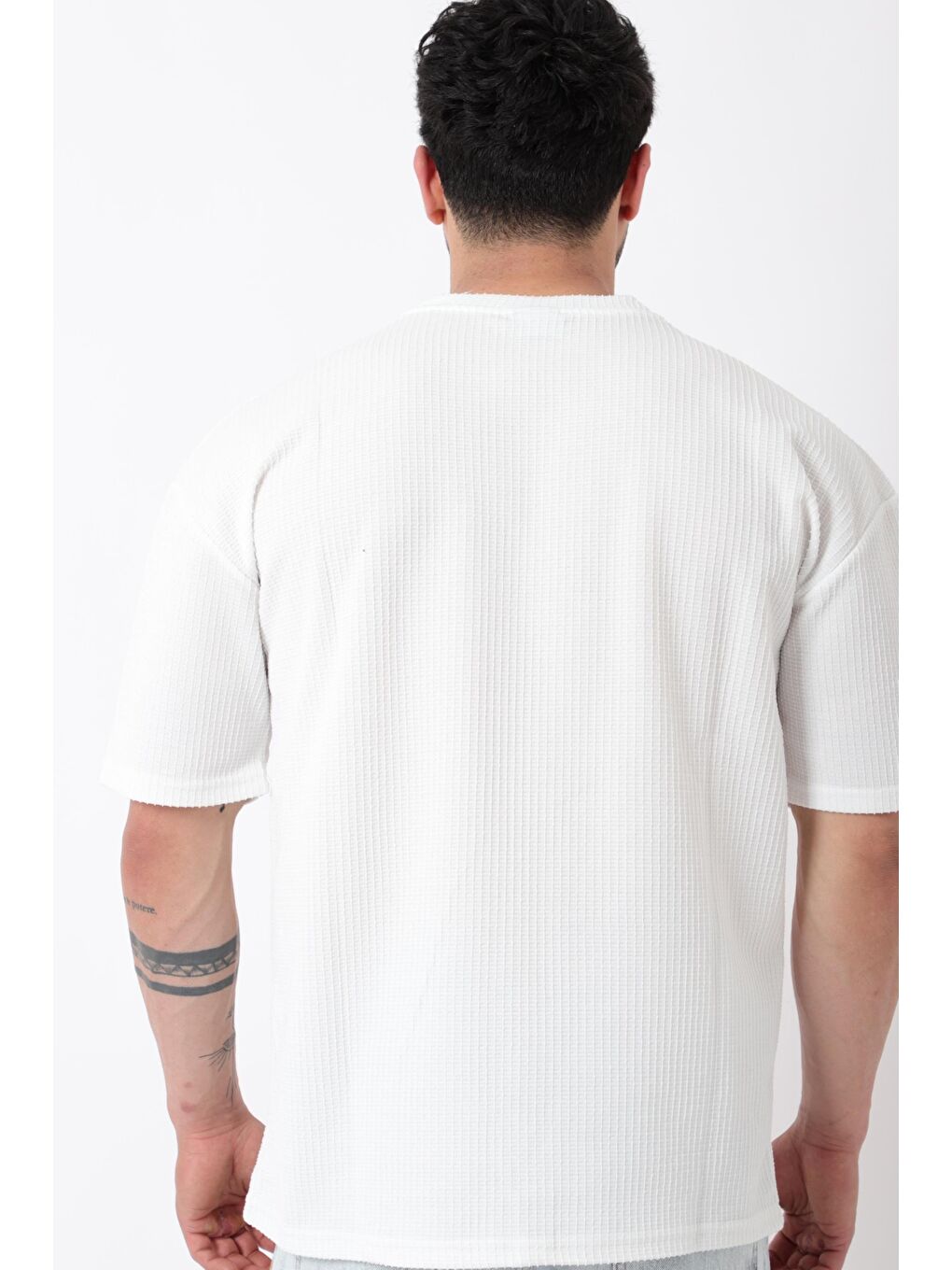 Beyaz Petekli Model Bisiklet Yaka Oversize Tişört STU-2468_30462-3