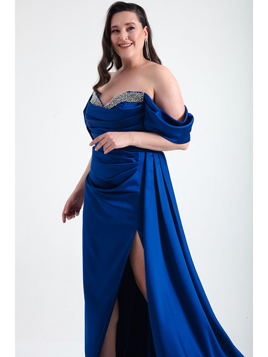 Mavi Kadın Saks Kayık Yaka Yırtmaçlı Uzun Büyük Beden Saten Abiye Elbise-1