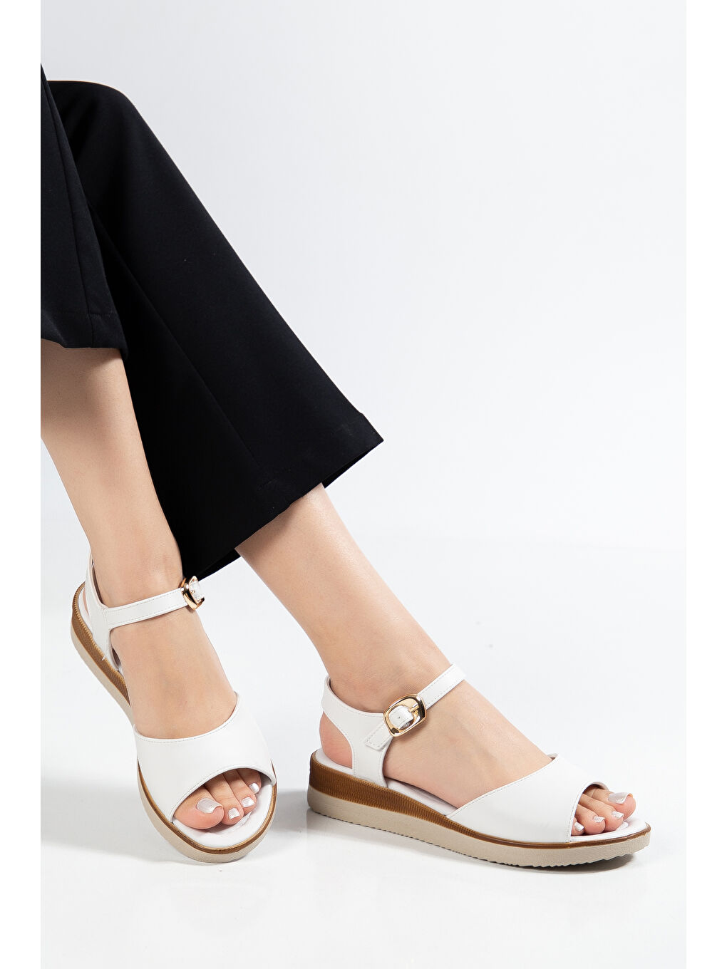 Beyaz D0765 Günlük Ortopedik Tek Bantlı Kadın Sandalet-1