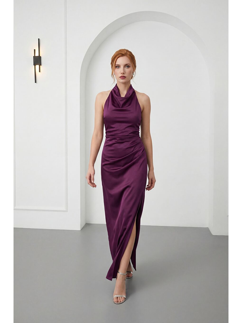 Kadın Mürdüm Sırt Dekolteli Uzun Saten Abiye Elbise