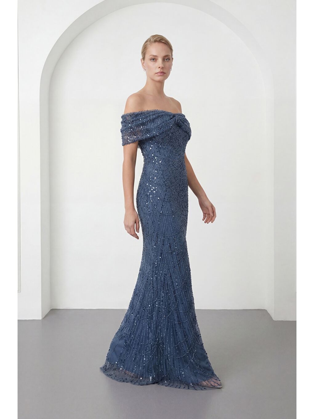 Kadın İndigo Kayık Yaka Boncuklu Uzun Balık Abiye Elbise-1