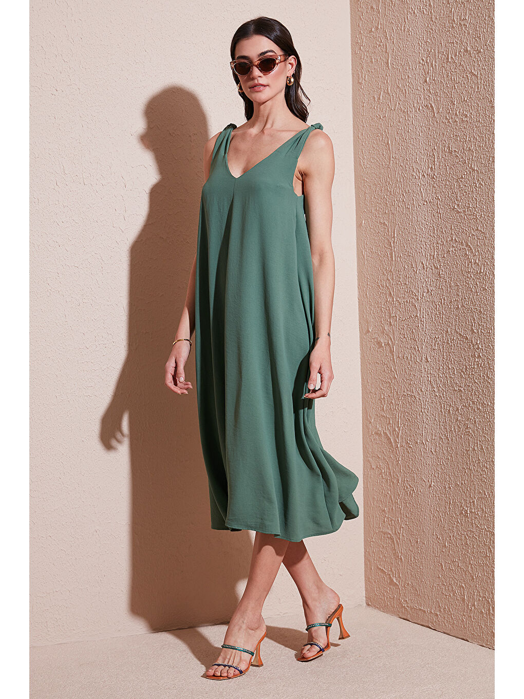 Haki Oversize Fit V Yaka Midi Boy Basic Kadın Elbise 6788688-1