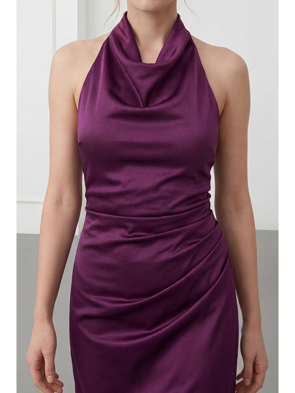 Kadın Mürdüm Sırt Dekolteli Uzun Saten Abiye Elbise-2