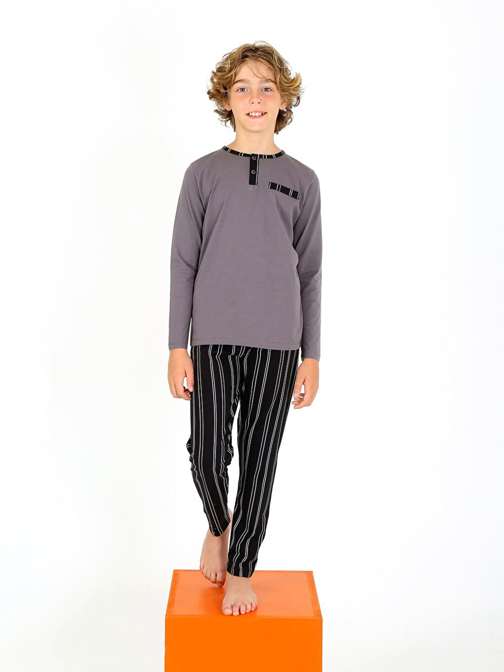 Antrasit Erkek Çocuk Uzun Kollu %100 Pamuklu Düğme Detaylı Pijama Takımı Classic-1