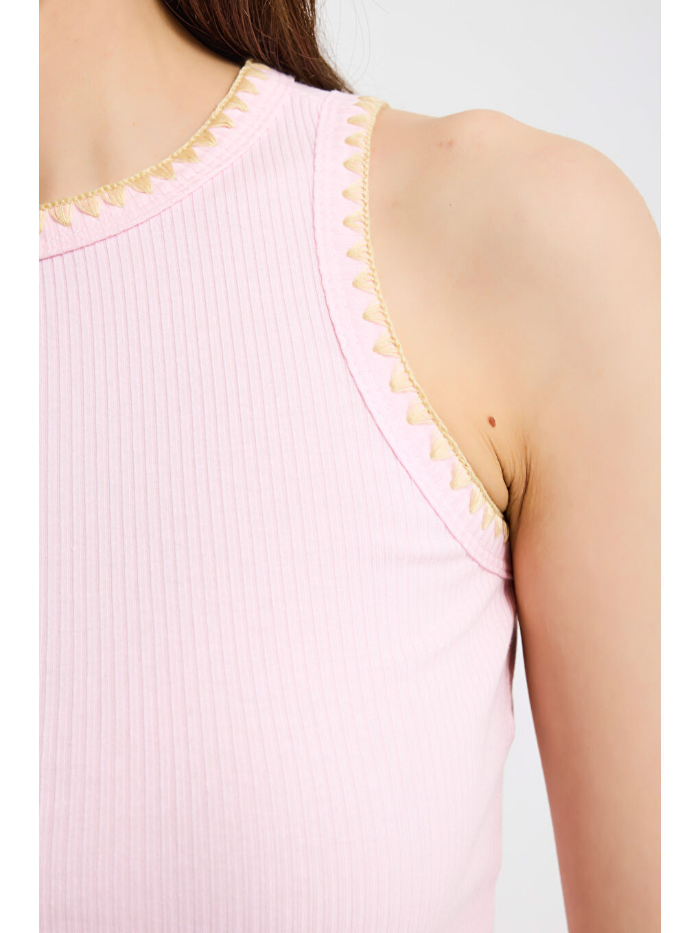 Kadın Pembe s6-98 Crop Fit Süper Elastan Sarı İşlemeli Body-2